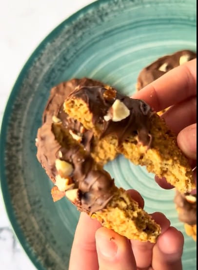 Cómo hacer galletitas de avena, naranja y chocolate en casa
