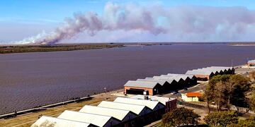 Humo en las islas. (@MauroYasprizza)