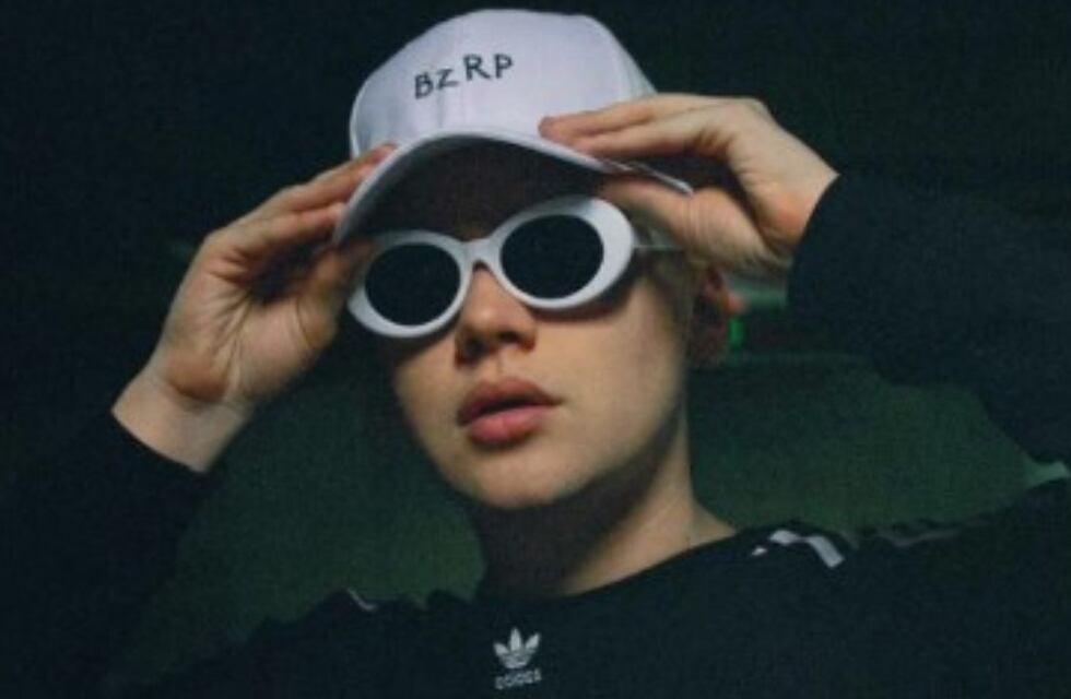 “Está de espaldas y usa anteojos”: una correntina explicó quién es Bizarrap y él le contestó en las redes