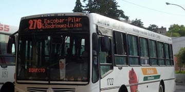 El hecho ocurrió esta madrugada en Escobar. El chofer se encuentra fuera de peligro.