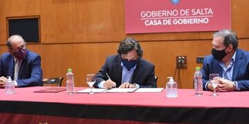 Gustavo Sáenz, firmó un acta que da inicio a la pavimentación de la ruta 51, en el tramo que va desde Mina La Poma hasta Alto Chorrillo