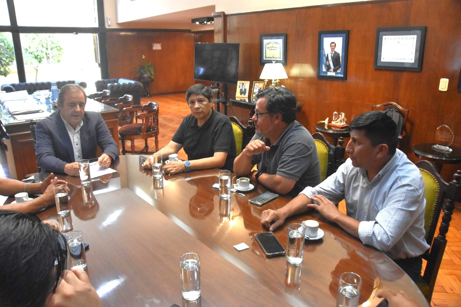 El vicegobernador de la Provincia y presidente de la Legislatura de Jujuy, Alberto Bernis (izq.), mantuvo un encuentro con la conducción local de la Confederación General del Trabajo (CGT).