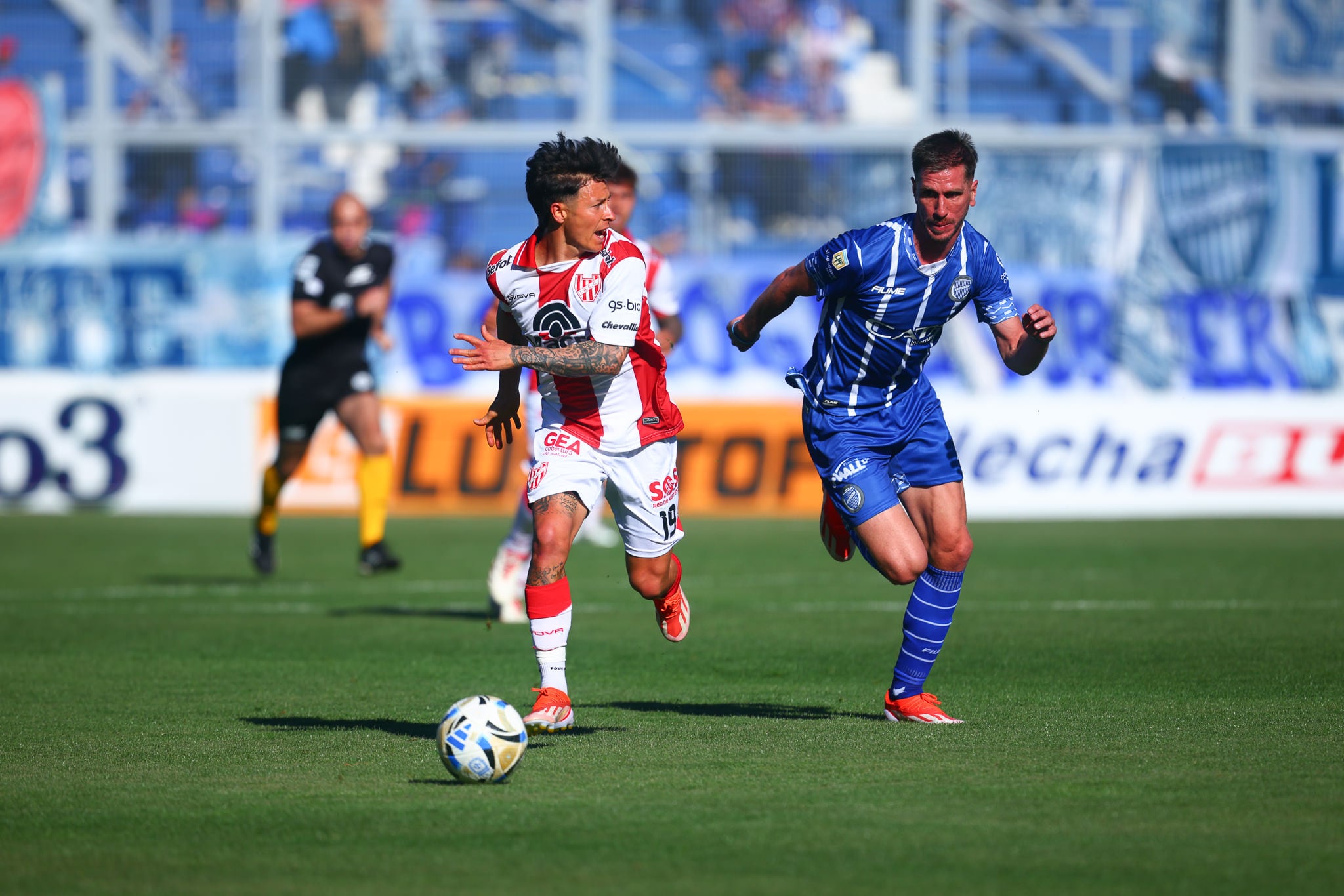 Gastón Lodico, volante de Instituto, en el partido ante Godoy Cruz en Mendoza. (Prensa Instituto)