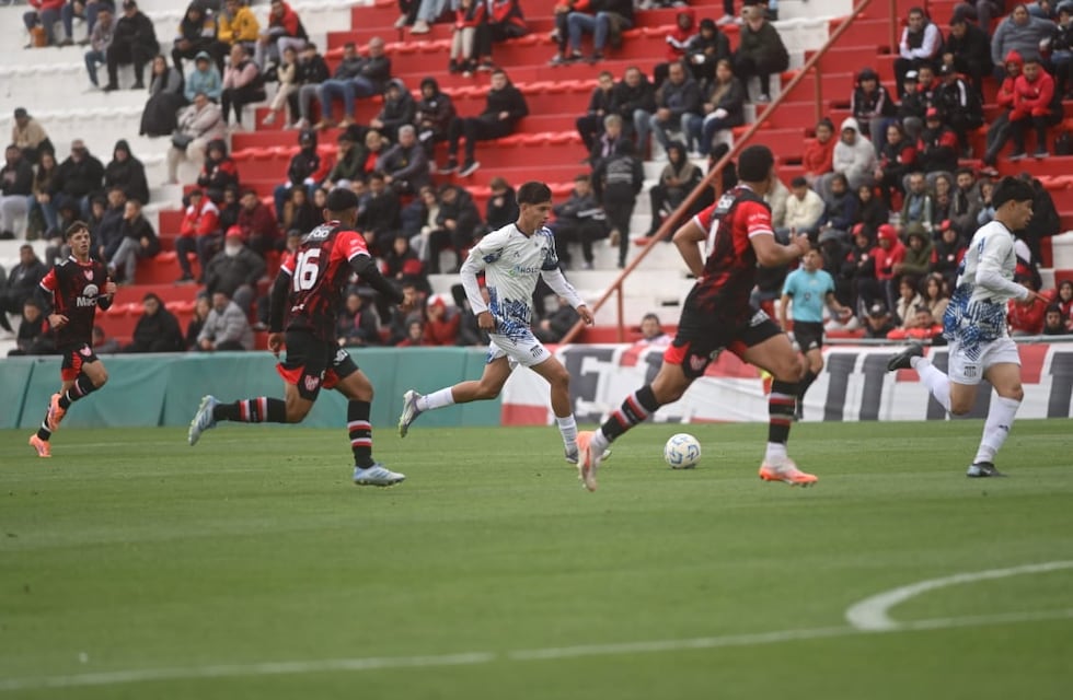 Instituto empató con Talleres en reserva y lo dejó afuera de la clasificación