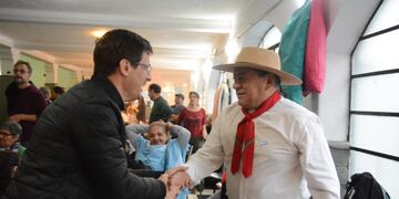 El intendente Leonardo Viotti encabezó los festejos por los 215º aniversario de la Revolución de Mayo en el Club Independiente