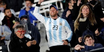 Los hinchas de la Selección Argentina ovacionaron a Diego Maradona.