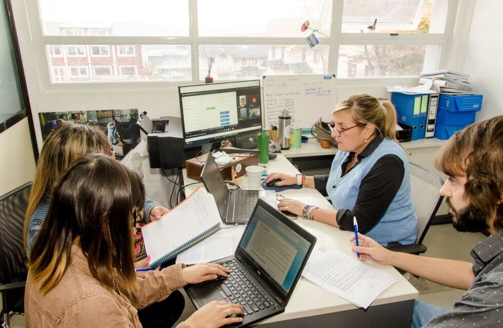 Se realizó el acto de apertura de ofertas para la construcción y reparación de veredas en Ushuaia