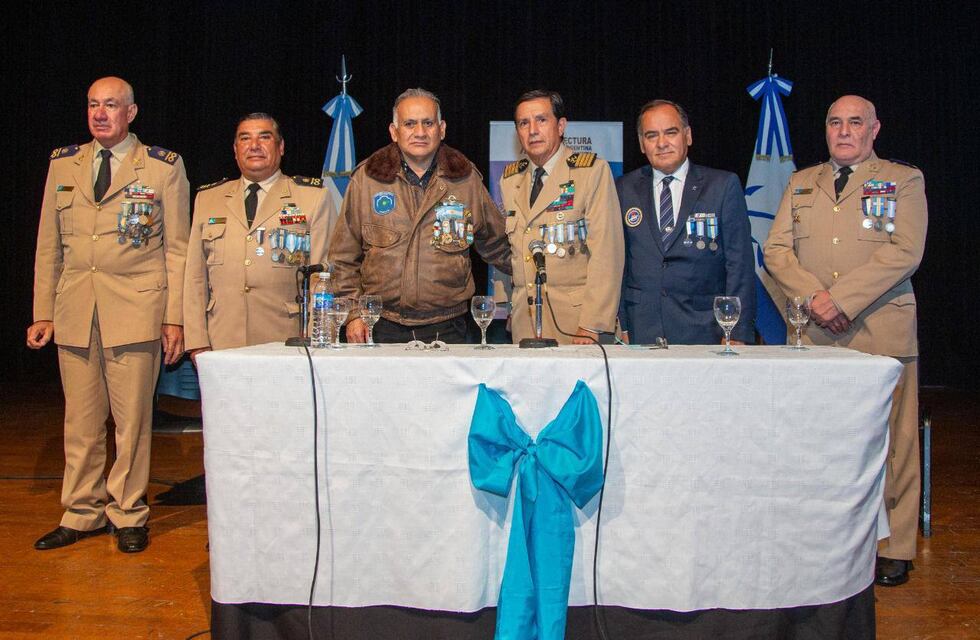Ushuaia: Prefectura Naval Argentina hizo un reconocimiento a los Veteranos de la ciudad