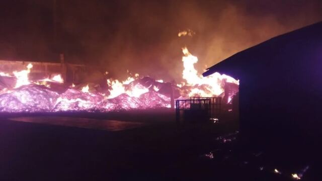 Incendio en Candelaria: aserradero consumido totalmente por el fuego.