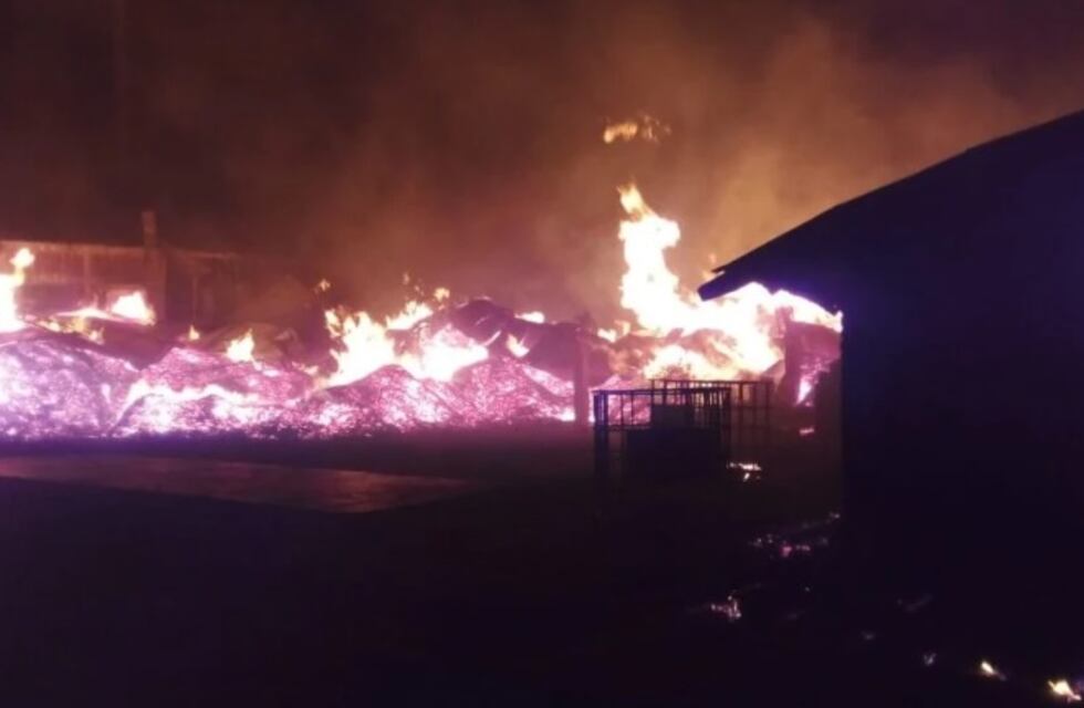 Incendio en Candelaria: aserradero consumido totalmente por el fuego