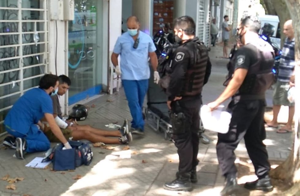 Balearon a un muchacho cerca de la Terminal y a plena luz del día para robarle la moto