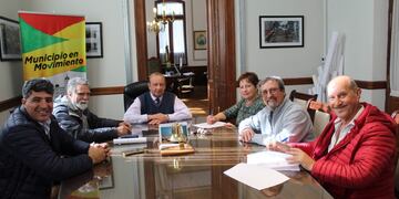 Convenio de la Municipalidad de Tres Arroyos con vecinos de Claromecó para la pavimentación de calles.