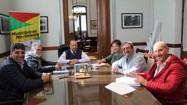 Convenio de la Municipalidad de Tres Arroyos con vecinos de Claromecó para la pavimentación de calles.