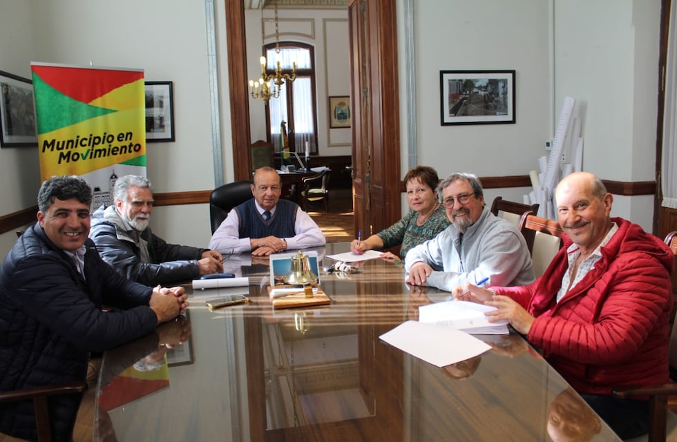 Convenio de la Municipalidad de Tres Arroyos con vecinos de Claromecó para la pavimentación de calles.