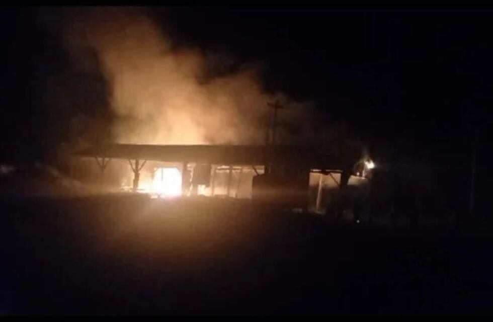 Incendio consumió un aserradero en Panambí