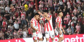 Triunfo que vale punta para Instituto, con el 2-0 sobre Huracán (La Voz)