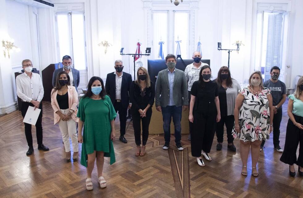 Lanzan “Potrero Digital”, un programa que busca formar en tecnología a jóvenes vulnerables