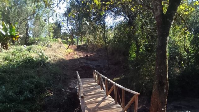 Eldorado: construyeron un puente peatonal para vecinos del barrio Elena.