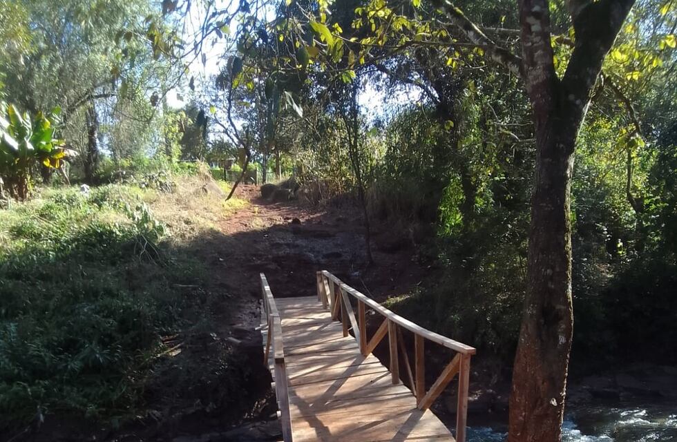 Eldorado: construyeron un puente peatonal para vecinos del barrio Elena