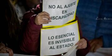 Marcha en Arroyito contra el recorte nacional al Área Discapacidad