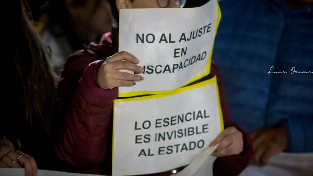 Marcha en Arroyito contra el recorte nacional al Área Discapacidad