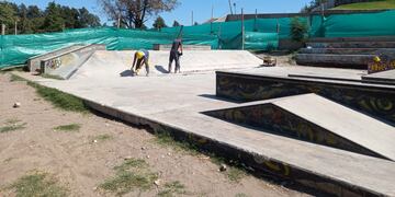 Avanzan los trabajos en la pista de skatepark en el parque de los Jóvenes.