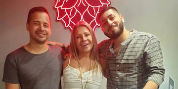 La artista rosarina se sacó una foto con sus hijos Pablo y Matías.