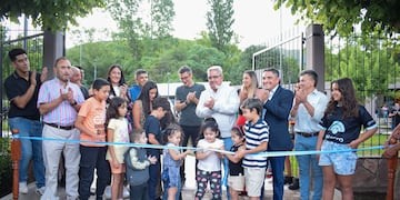 La obra sumó caminerías, cartelería y un aljibe con agua de vertiente natural, además de mejoras en veredas y calzadas.