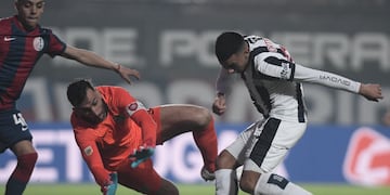 Clarísima doble chance de Ulises Ortegoza para el 2-0 de Talleres. Tapó Torrico.