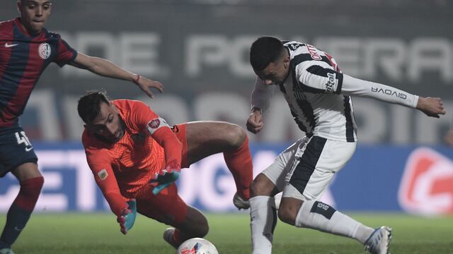 Clarísima doble chance de Ulises Ortegoza para el 2-0 de Talleres. Tapó Torrico.