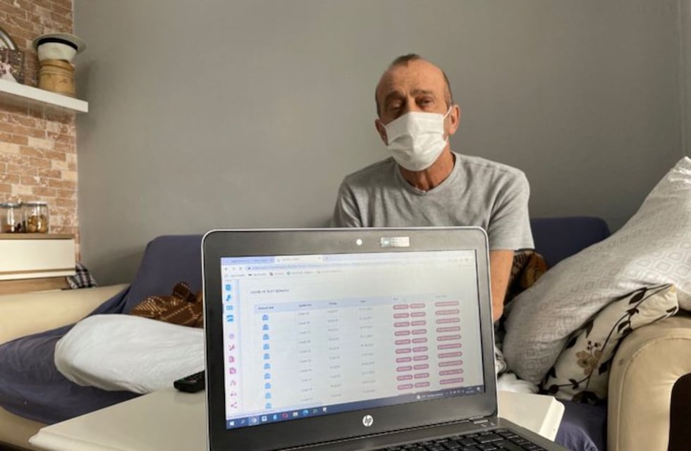 Un hombre en Turquía se contagió de coronavirus en 2020 y lleva 14 meses aislado porque no se recupera