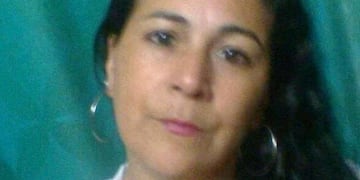 Julia Ríos es de tez trigueña, tiene cabello y ojos negros y mide aproximadamente 1,60m. Por cualquier información sobre su paradero, comunicarse inmediatamente con la comisaría más cercana.