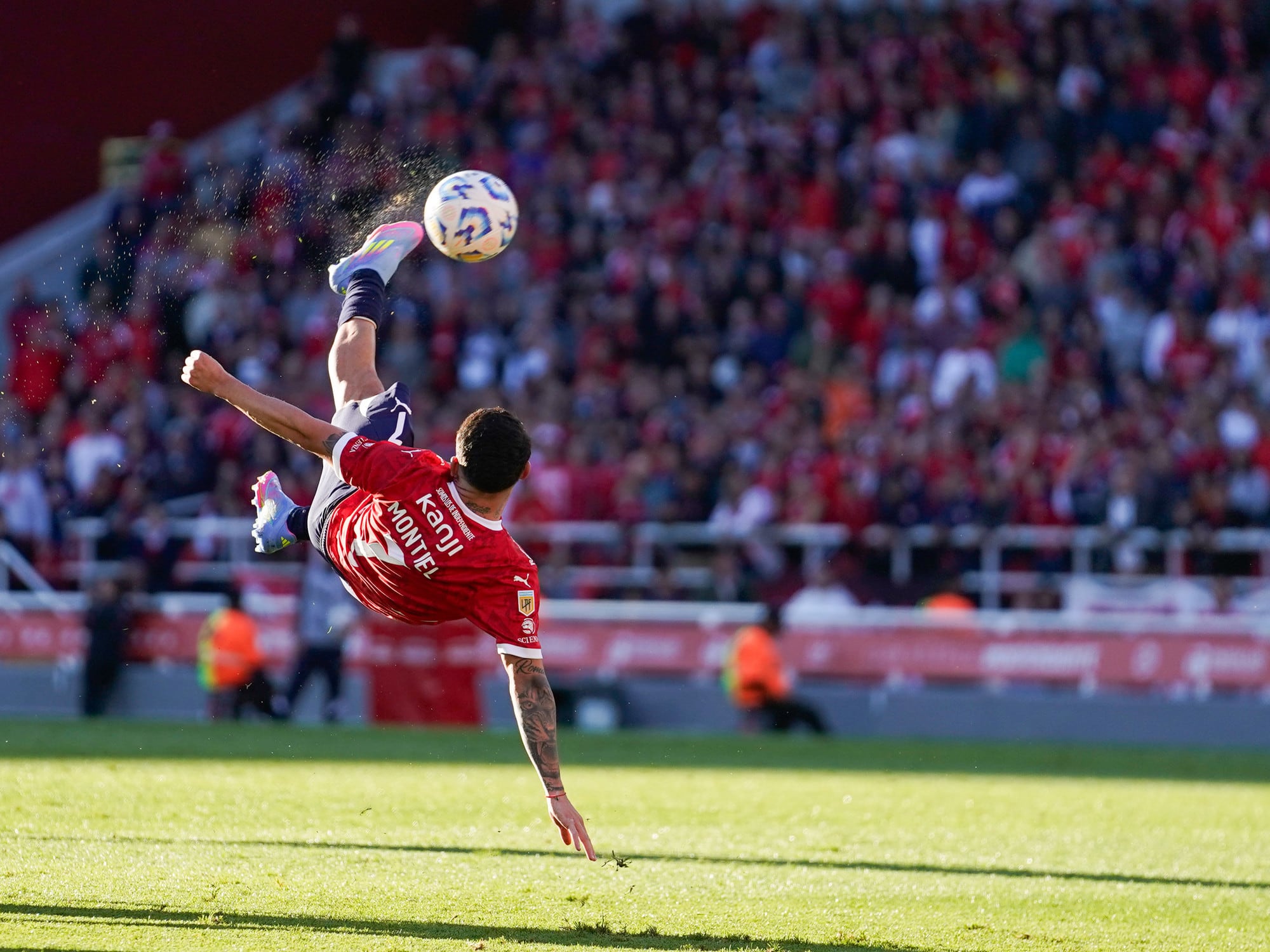 El golazo de Santiago Montiel que fue nominado al Puskas. (Clarín / Archivo)