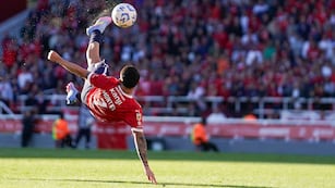El golazo de Santiago Montiel que fue nominado al Puskas. (Clarín / Archivo)