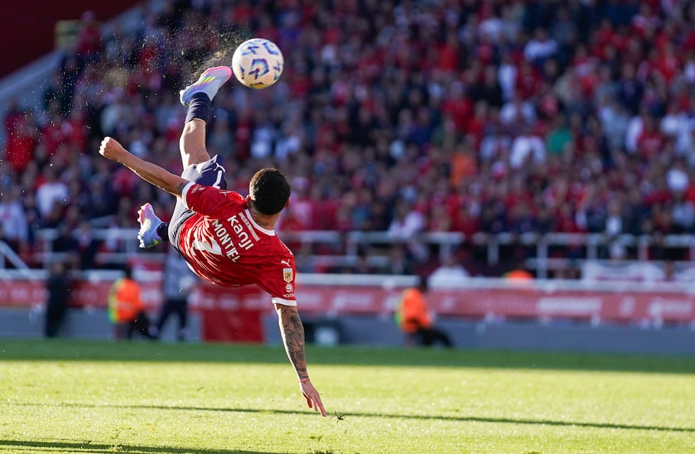 Argentina se quedó con el mejor gol del año: el Puskás fue para Santiago Montiel, de Independiente