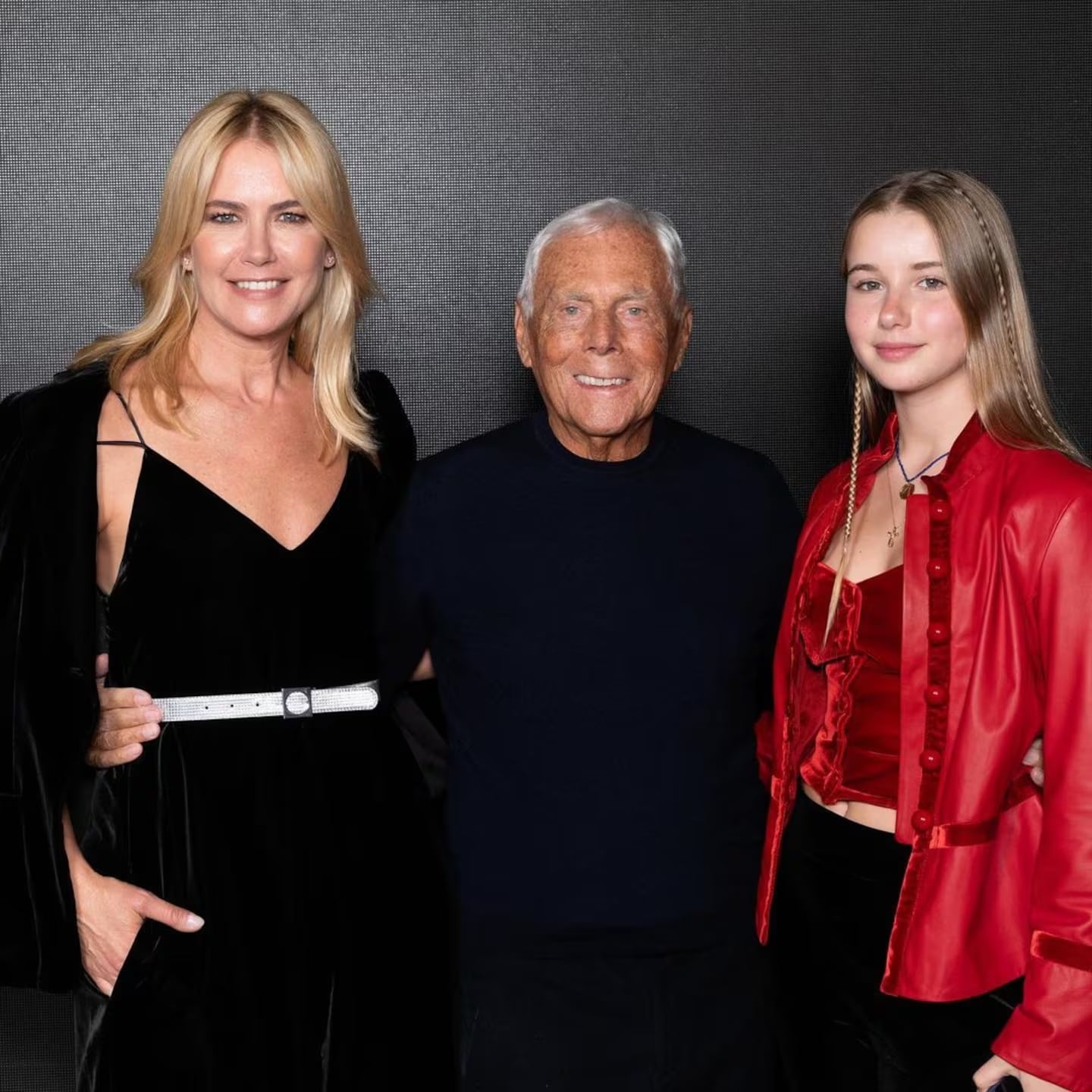 Valeria Mazza, su hija y Giorgio Armani