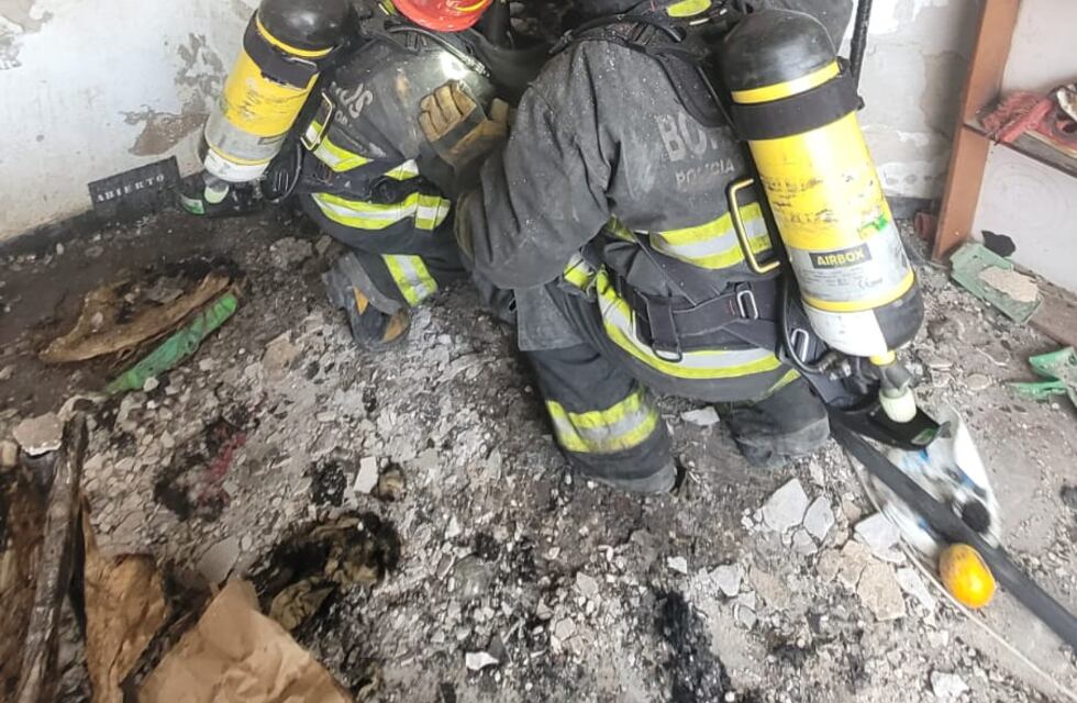 Dos incendios en Córdoba dejaron a una vivienda y a una pollería en ruinas