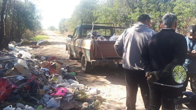 Arrojaba basura y lo multaron
