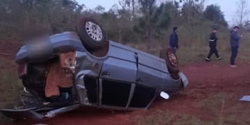 Accidente en Posadas deja como saldo a dos personas heridas.