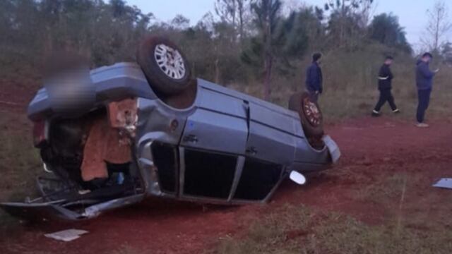 Accidente en Posadas deja como saldo a dos personas heridas.