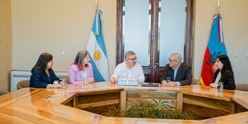 El Gobernador Raúl Jalil Impulsa la Creación de un Biobanco Regional.