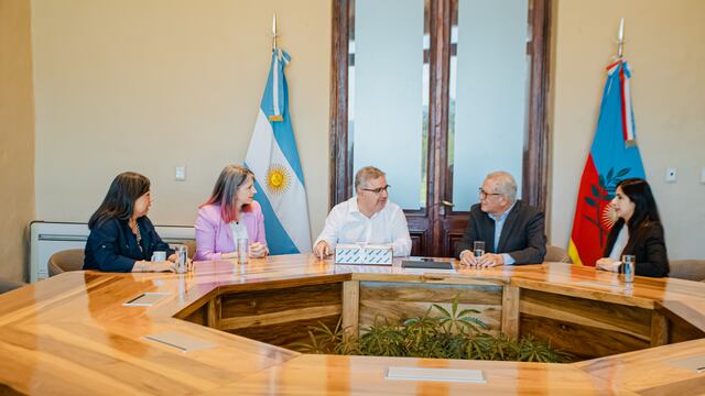 El Gobernador Raúl Jalil Impulsa la Creación de un Biobanco Regional.