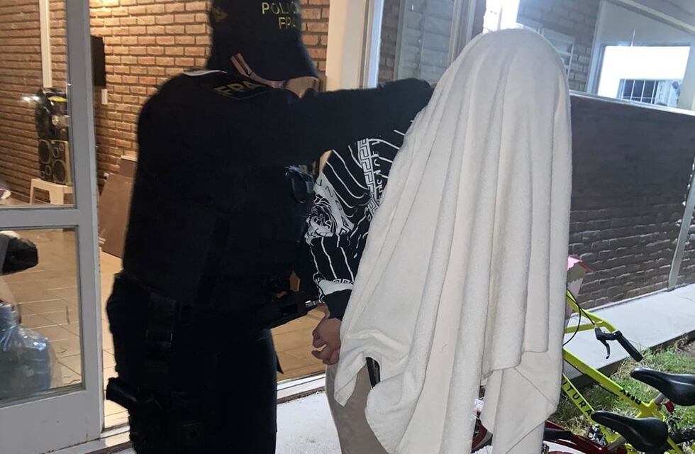 Detienen a una pareja que realizaba “Delivery de drogas” en Punilla: secuestraron Cocaína y Marihuana