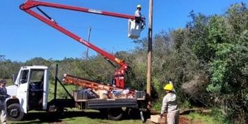 Realizan mejoras en el tendido eléctrico e iluminación en San José.
