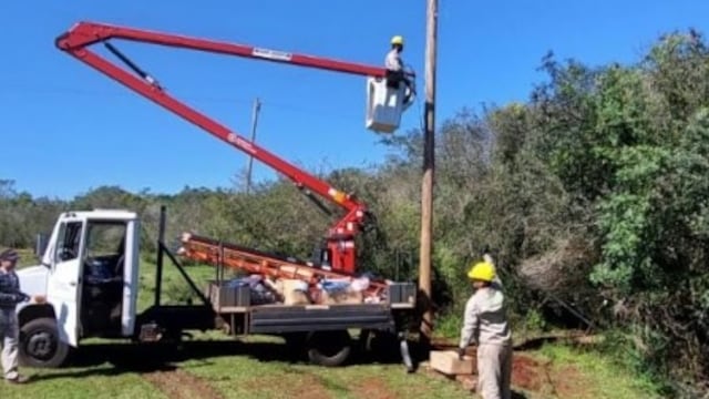 Realizan mejoras en el tendido eléctrico e iluminación en San José.