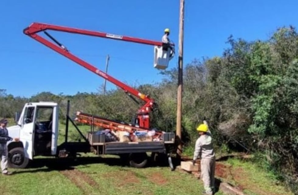Realizan mejoras en el tendido eléctrico e iluminación en San José