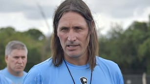 Juan Carlos Carlos Olave dirigió este lunes su primera práctica en Racing, y debuta el domingo contra Alvarado (Foto: Prensa Racing).