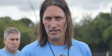 Juan Carlos Carlos Olave dirigió este lunes su primera práctica en Racing, y debuta el domingo contra Alvarado (Foto: Prensa Racing).