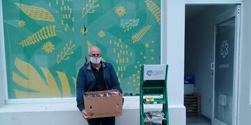 Entrega de libros a la Biblioteca Municipal