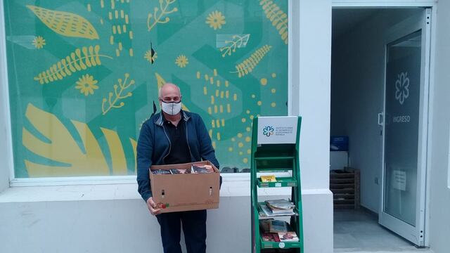 Entrega de libros a la Biblioteca Municipal